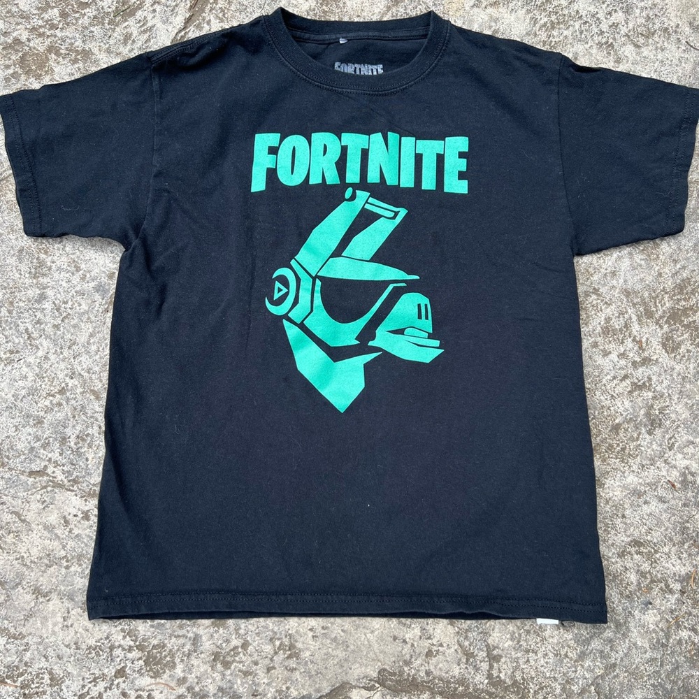 Fortnite tee size Large